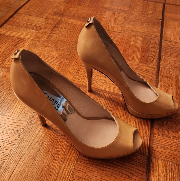 Lightly Used Michael Kors Beige/Nude Pump Open Toe High Heels, Size 7, Leather - Picture 4 of 5